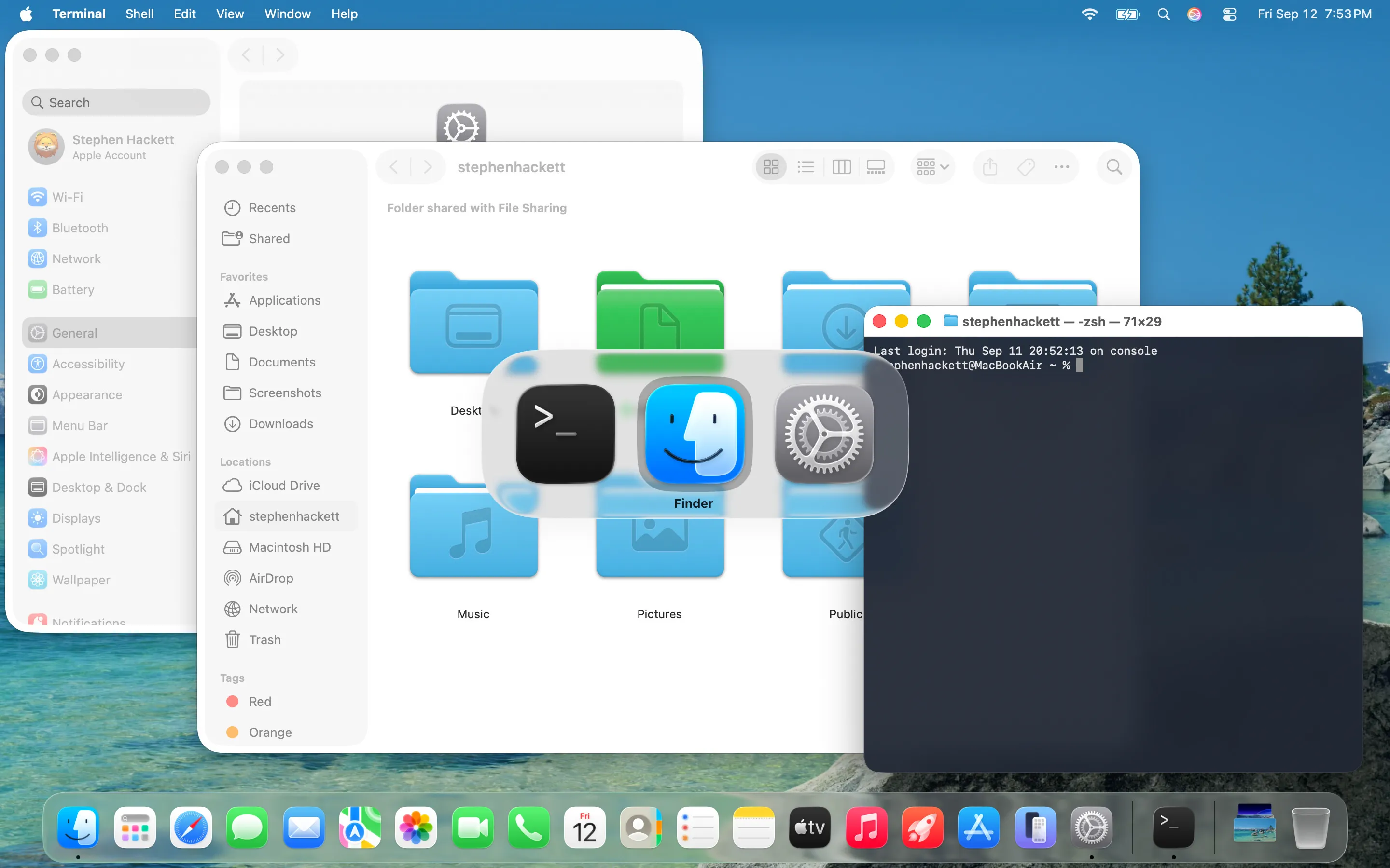 Apple macOS Tahoe GUI, 2025.